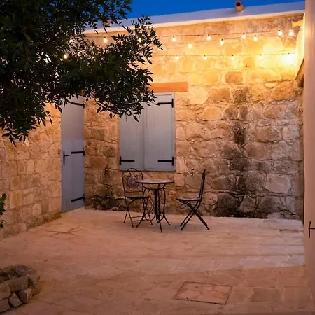 Stonebuilt Hiddenhouse *