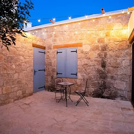 Stonebuilt Hiddenhouse *