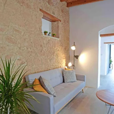 Stonebuilt Hiddenhouse *