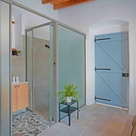 Stonebuilt Hiddenhouse