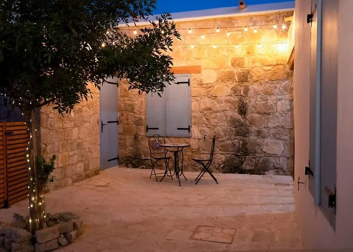 Stonebuilt Hiddenhouse *