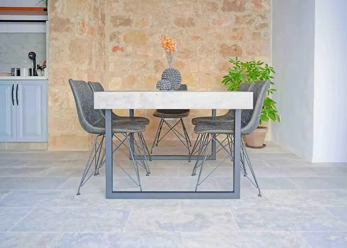 Stonebuilt Hiddenhouse * Paphos